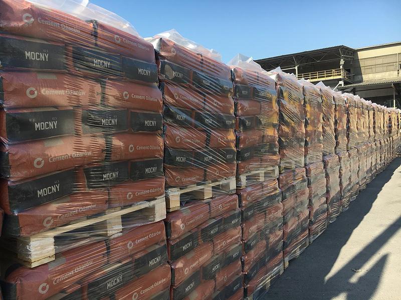 Ile worków cementu mieści się na standardowej palecie? Sprawdź!