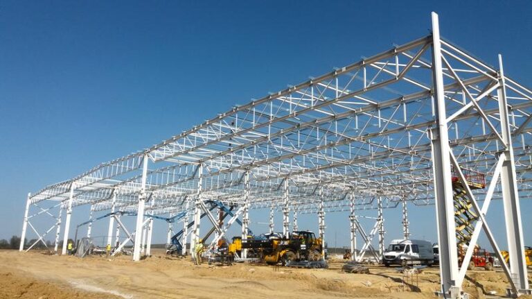 Jak obliczyć koszt budowy hali murowanej – kluczowe czynniki, które musisz znać