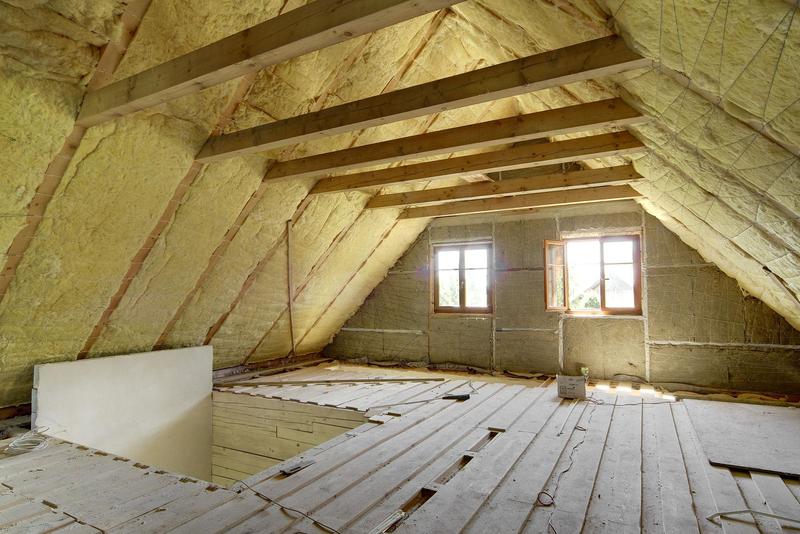 Przewodnik krok po kroku: jak skutecznie zamontować wełnę na poddaszu