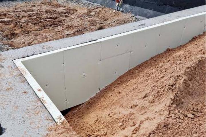 Klejenie styropianu do fundamentów