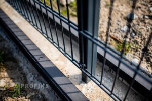 Jak prawidłowo wykonać fundament pod panele ogrodzeniowe?