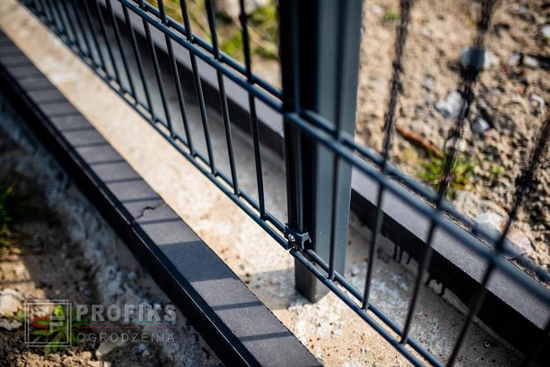 Jak prawidłowo wykonać fundament pod panele ogrodzeniowe?