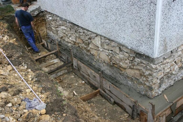 Jak skutecznie wzmocnić fundamenty starego domu i zapewnić mu trwałość?