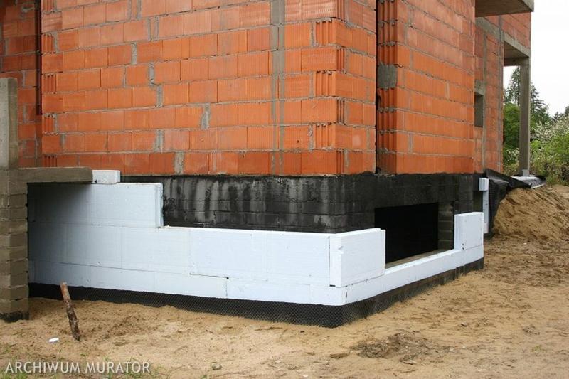 Praktyczny przewodnik: jak skutecznie przykleić styropian do fundamentu