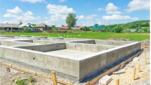 Jak solidne fundamenty wpływają na trwałość Twojego budynku?