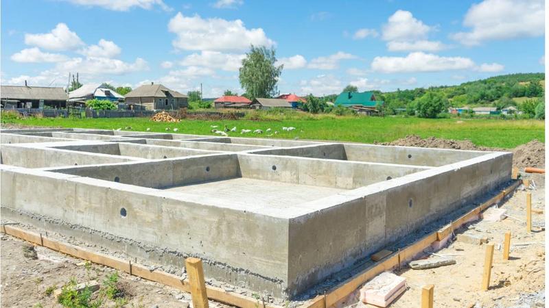Jak solidne fundamenty wpływają na trwałość Twojego budynku?