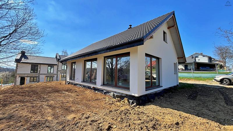 Zainwestuj w przyszłość: dom do wykończenia na sprzedaż dla kreatywnych dusz