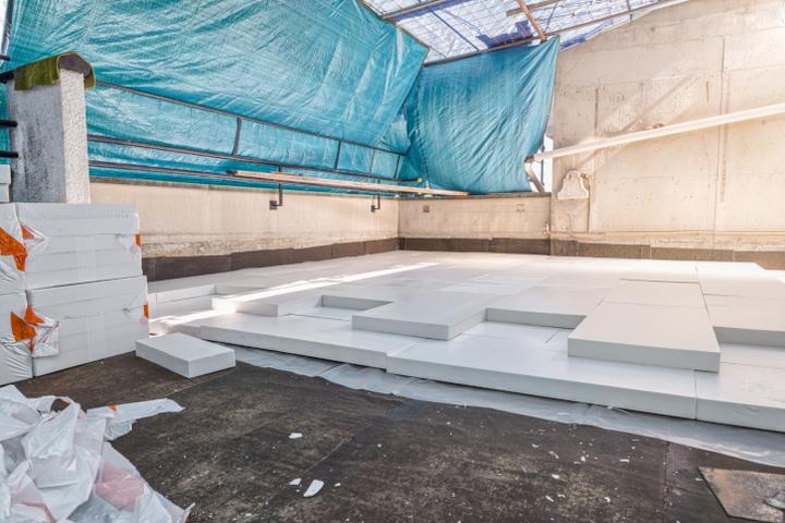 Optymalna grubość styropianu na podłogę na gruncie – co warto wiedzieć?