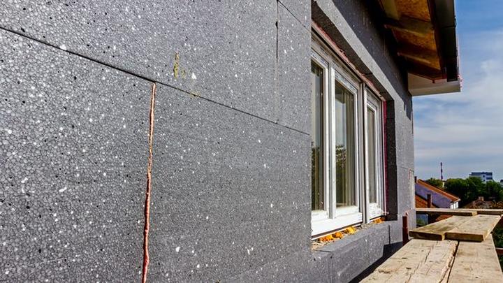 Praktyczny przewodnik: Jak obliczyć grubość styropianu dla idealnej izolacji